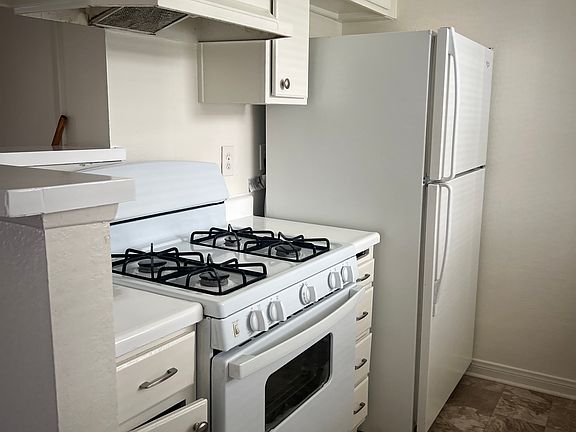 5th image of 1959 Chestnut Ave APT 202