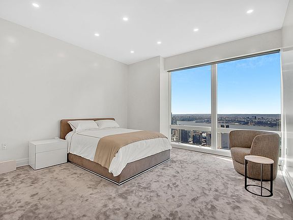 4th image of 25 Columbus Cir #St69f