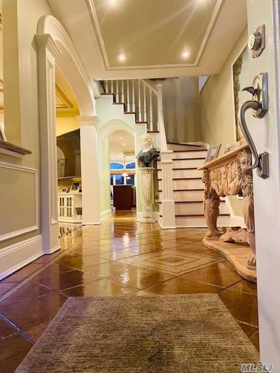 4 Bed 4 Bath Property, New York • 2,550 Sq Ft