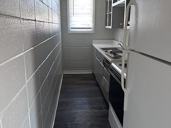 5th image of 4017 Camellia Dr #B5
