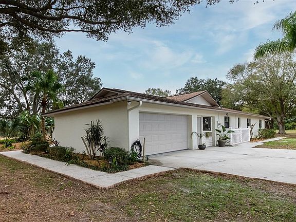 5th image of 1465 Fox Creek Dr