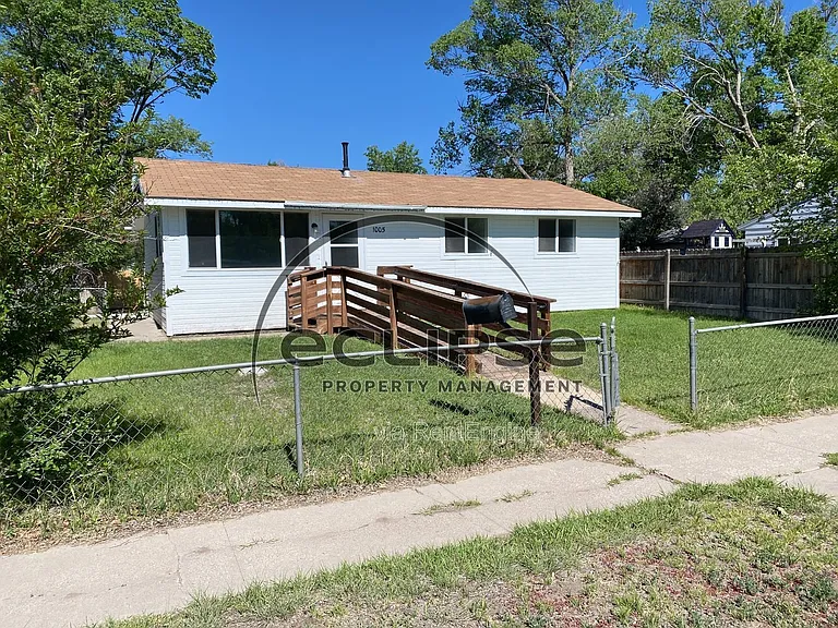 1005 Denver Ave — Photo 25
