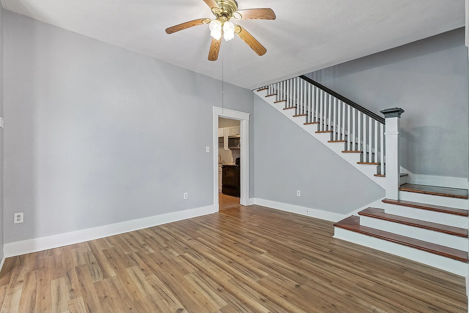 5 bed, 1800 sqft, $3,000 — Photo 4