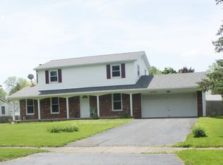 19 Stallion Cir, Rochester, NY 14626