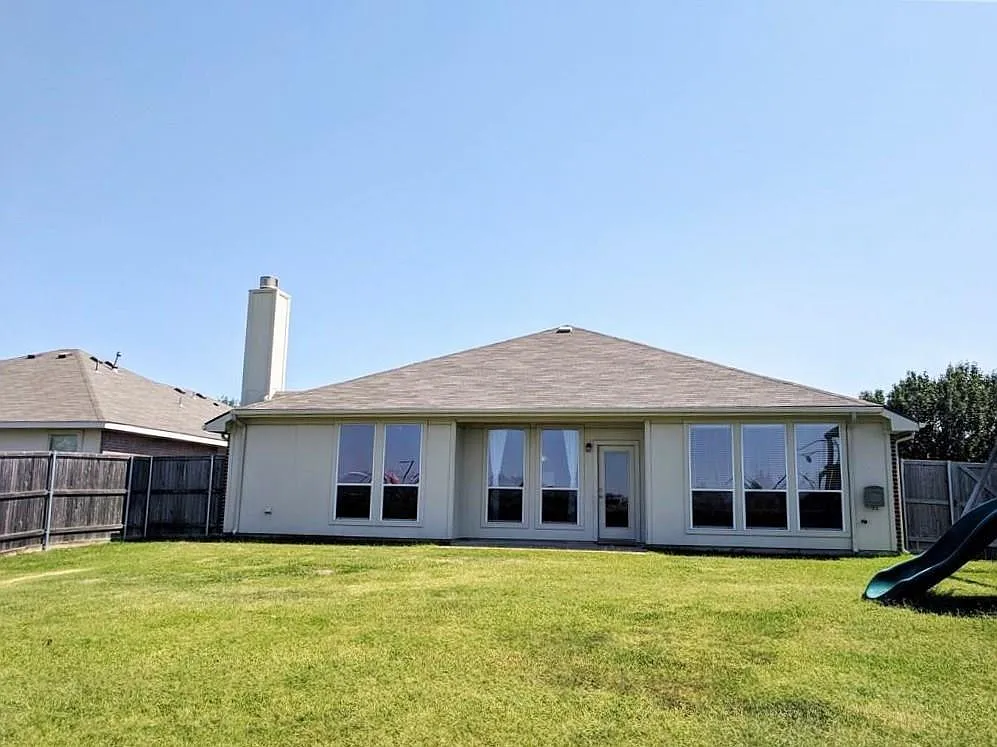 Building Photo - 2200 Fieldcrest Dr