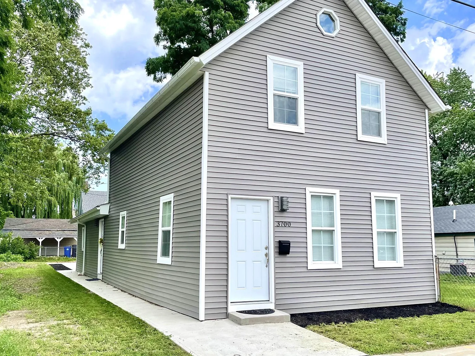 5 bed, 1800 sqft, $2,600 — Photo 1