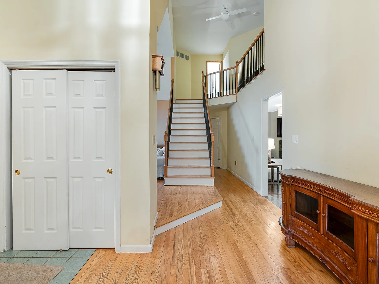 3 bed, 2.5 bath, 2207 sqft, $4,950 — Photo 2