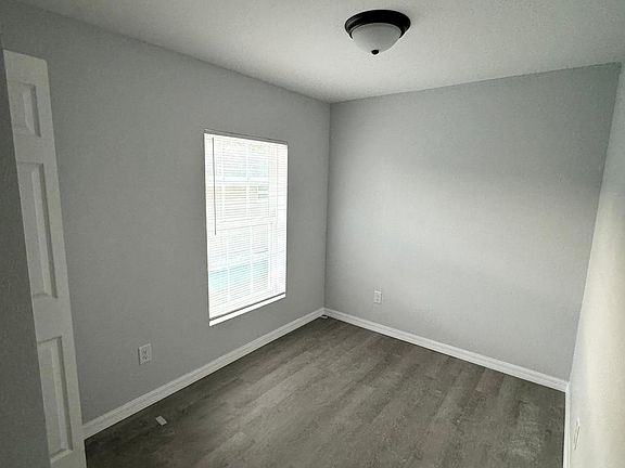 5th image of 102 W Stuart Ave #B