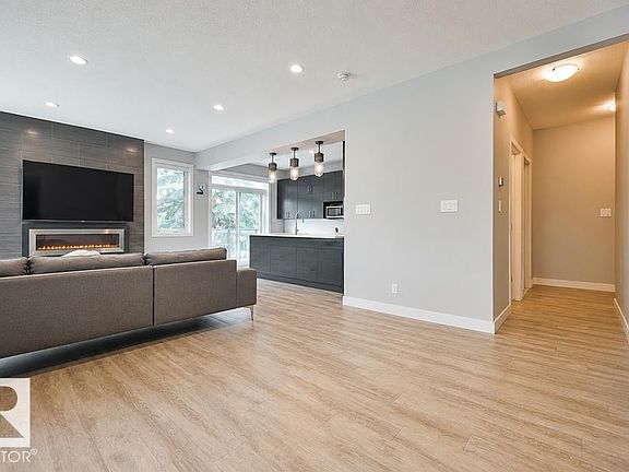 3rd image of 7202/7204 98th St NW