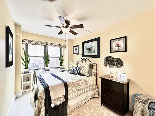 Sold by Maxwell Jacobs | media 23