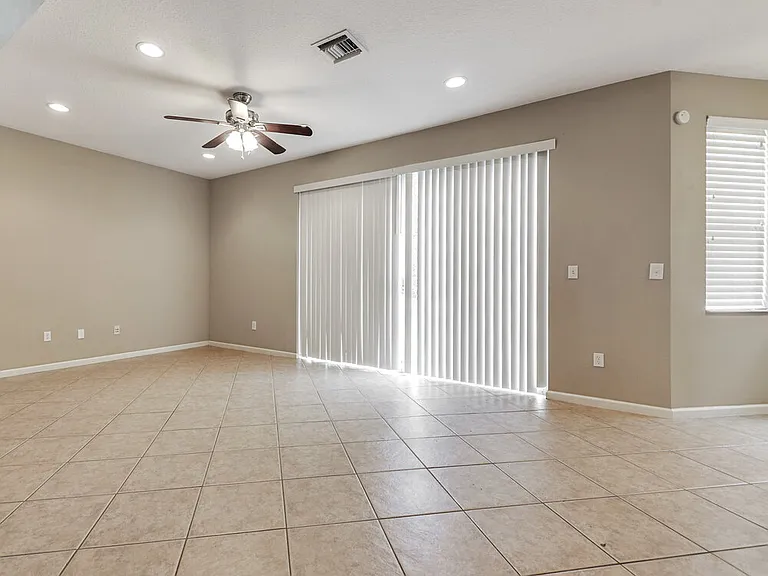 1603 Briar Oak Dr — Photo 3