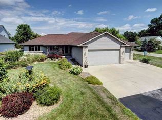 W5972 Woodsedge Ct, APPLETON, WI 54915