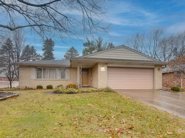 910 S Robert Dr, Mount Prospect, IL 60056