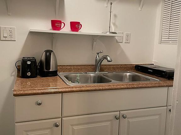 5th image of 22812 Calabash St Unit C