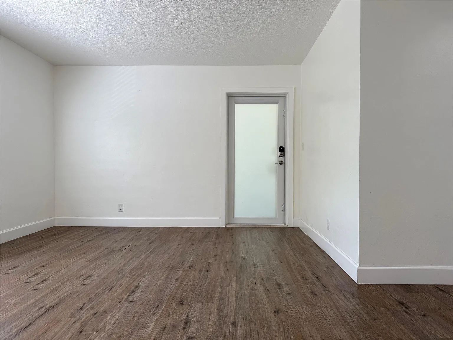 1 bed, 1.0 bath, 660 sqft, $1,750 — Photo 2