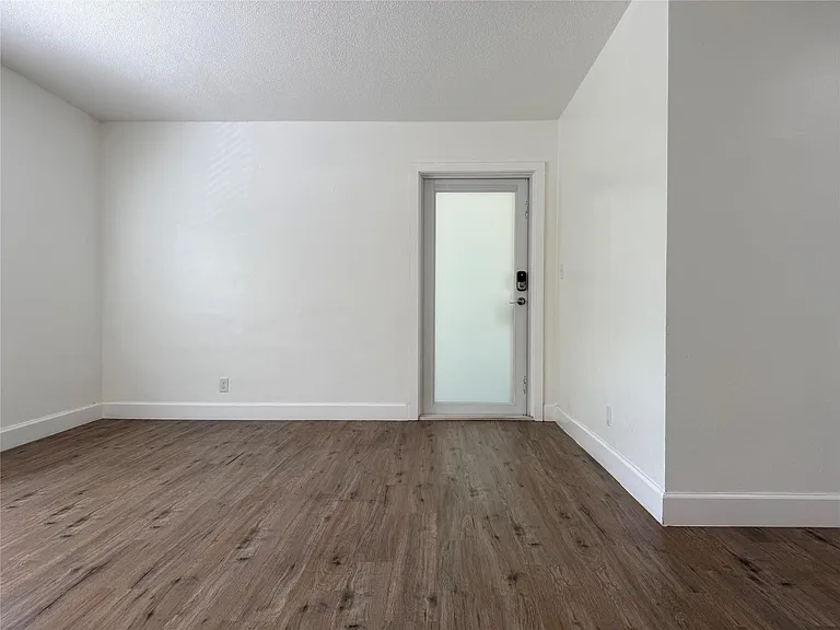 1857 Jefferson St #205 — Photo 2