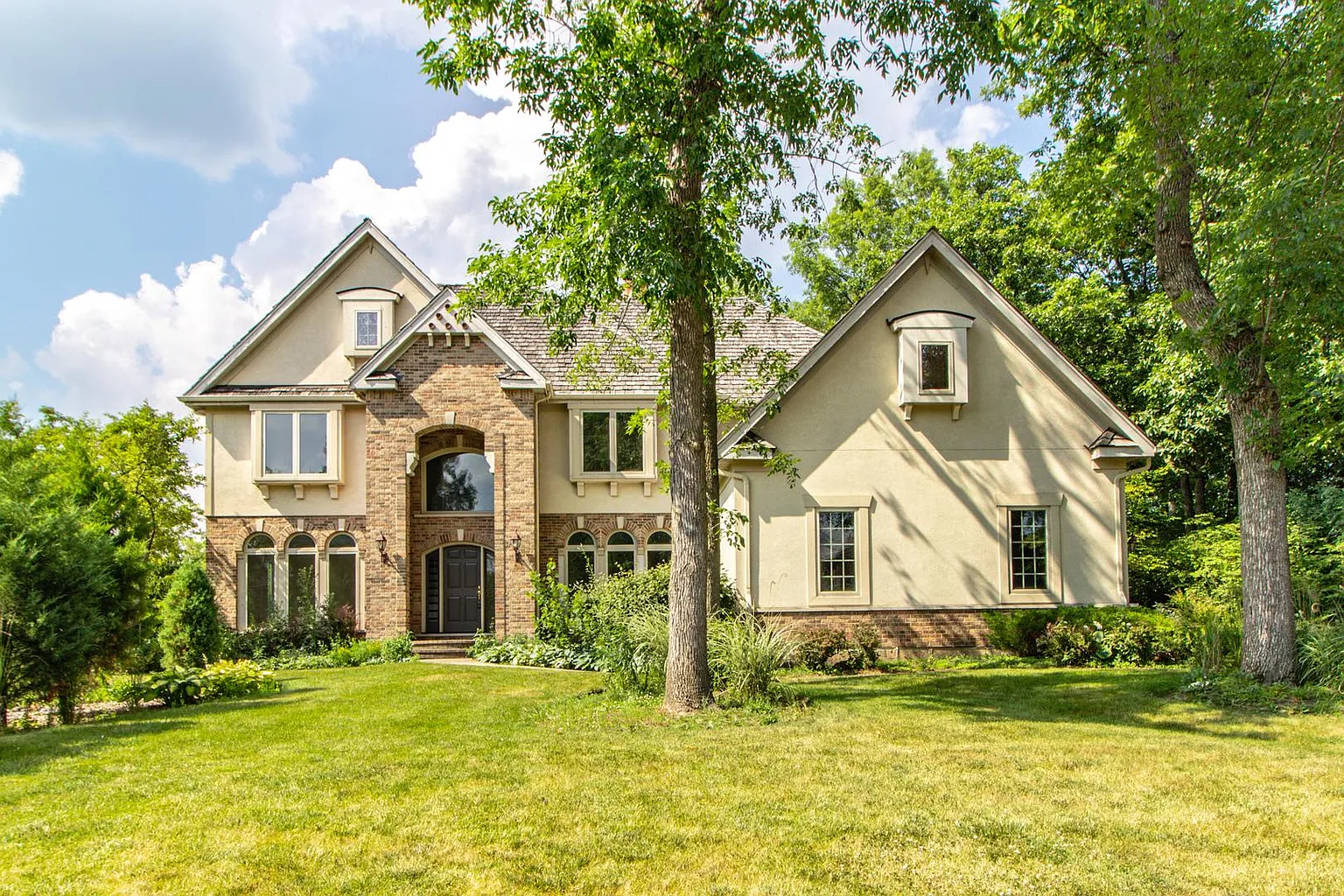 1212 Ashbury Ln photo 1