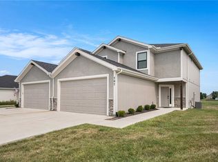 707 Ridge Dr, Smithville, MO 64089