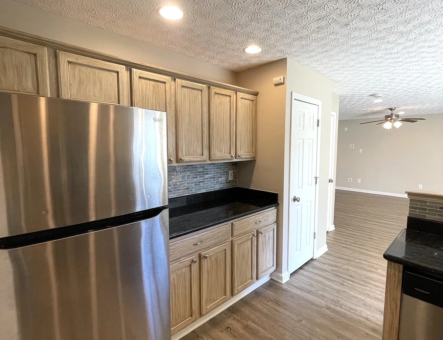 4 bed, 2.5 bath, 2031 sqft, $2,600 — Photo 4