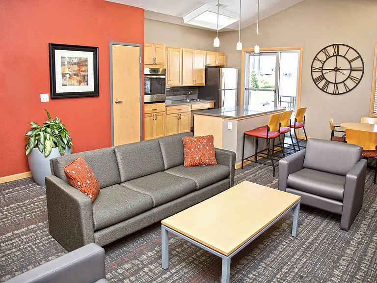 Huntington Ridge Apartments — Photo 12
