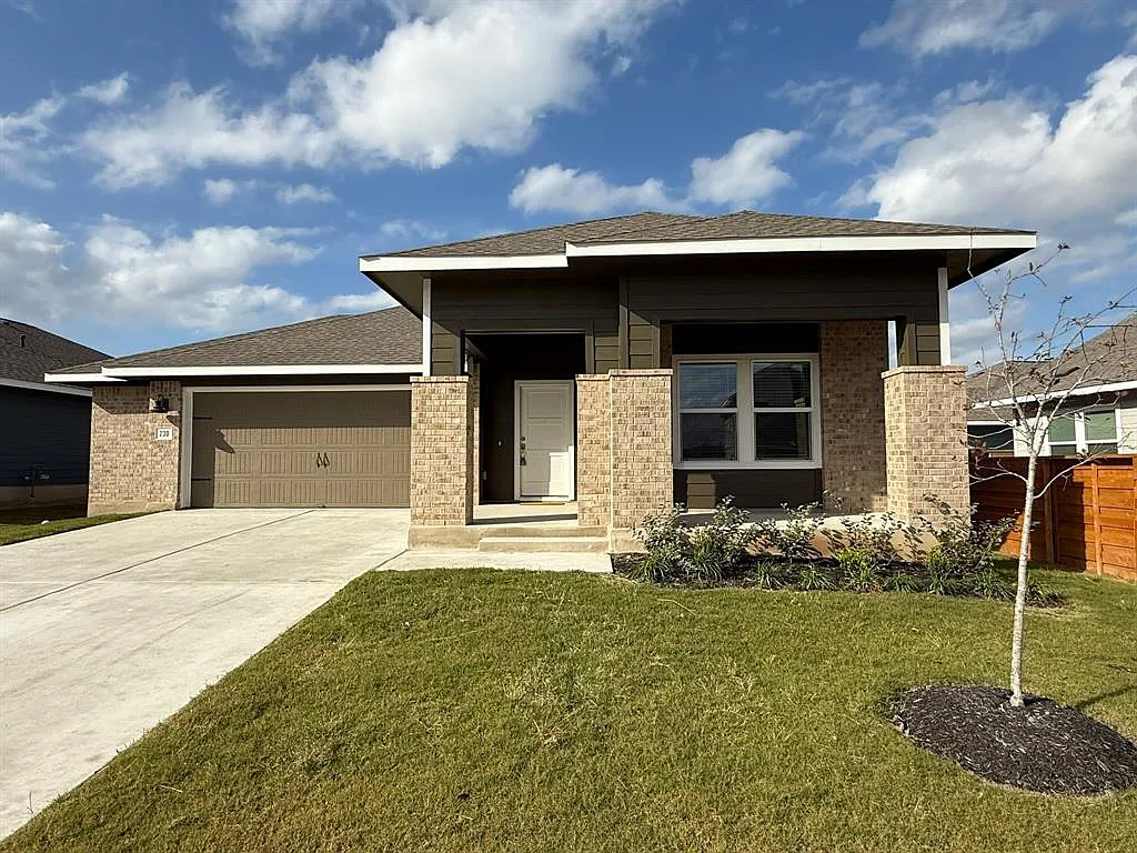 4 bed, 2303 sqft, $2,599 — Photo 1