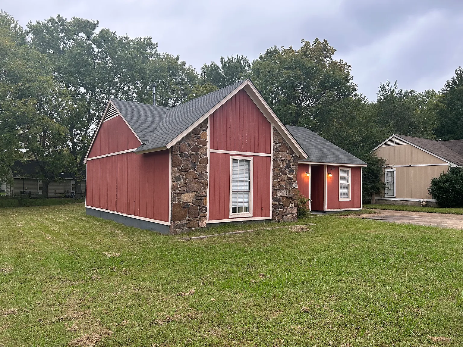 3 bed, 1100 sqft, $1,345 — Photo 1