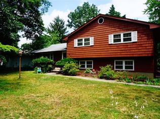 11 Pine Ridge Dr, East Brunswick, NJ 08816