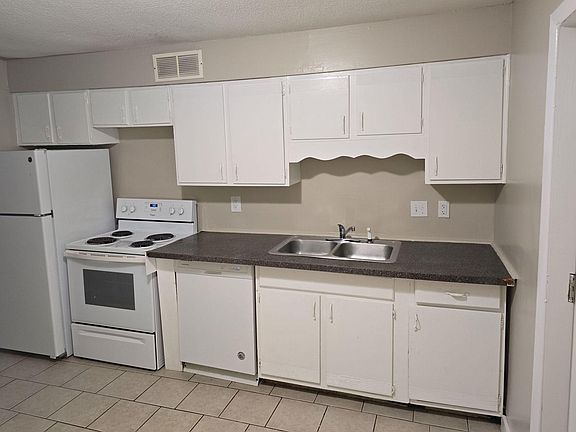 Kitchen with breakfast nook.
Fridge, oven/range, dishwasher.