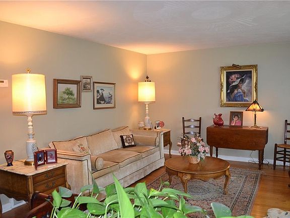 3rd image of 441 Durston Ave