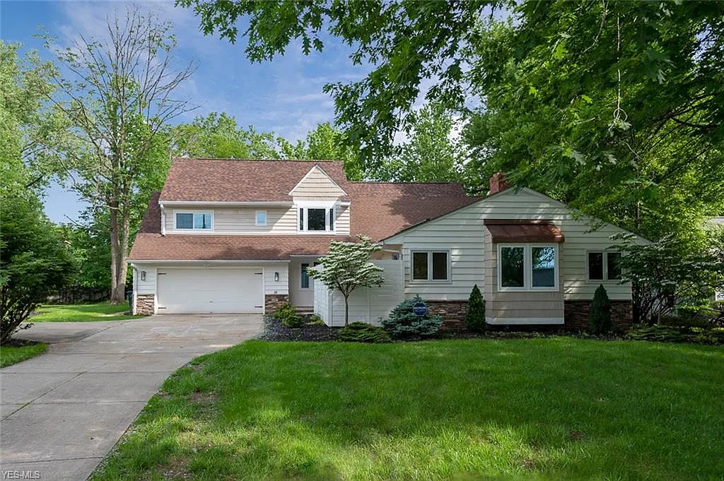 26907 N Woodland Rd photo 1