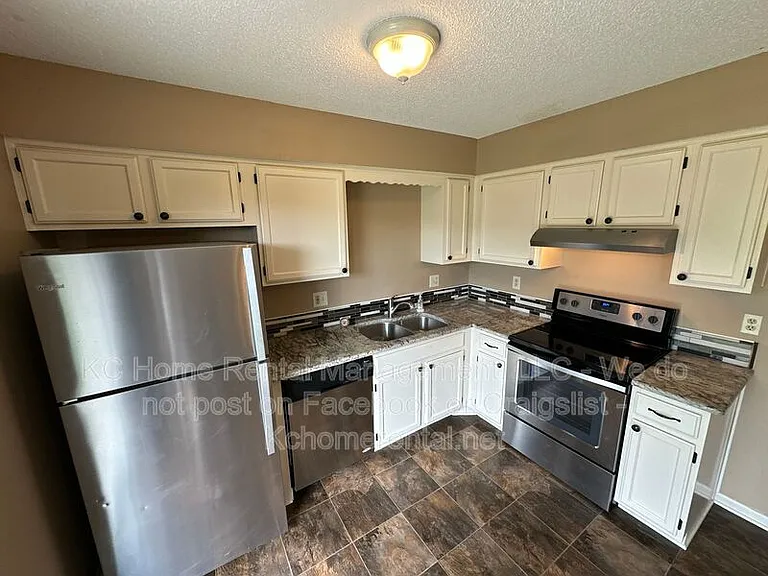 413 Lee Dr — Photo 4
