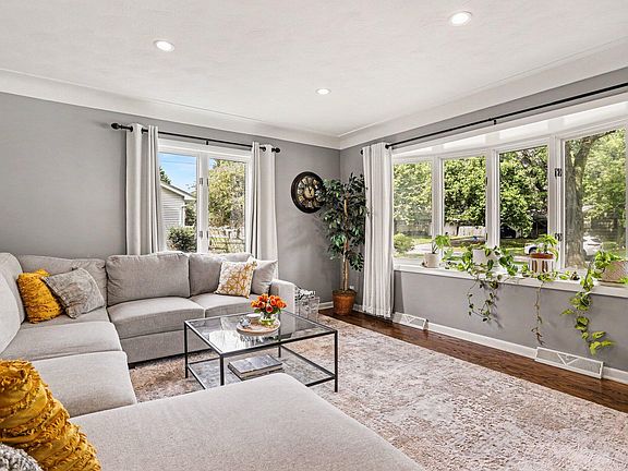 4th image of 426 Larkspur Ave