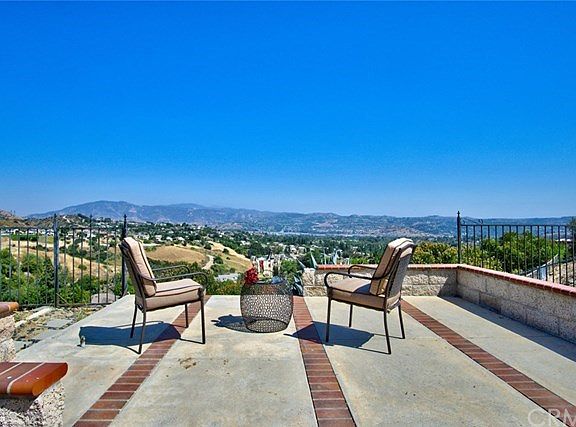 Envision yourself coming home to relax with your favorite beverage on your cliff-side patio!