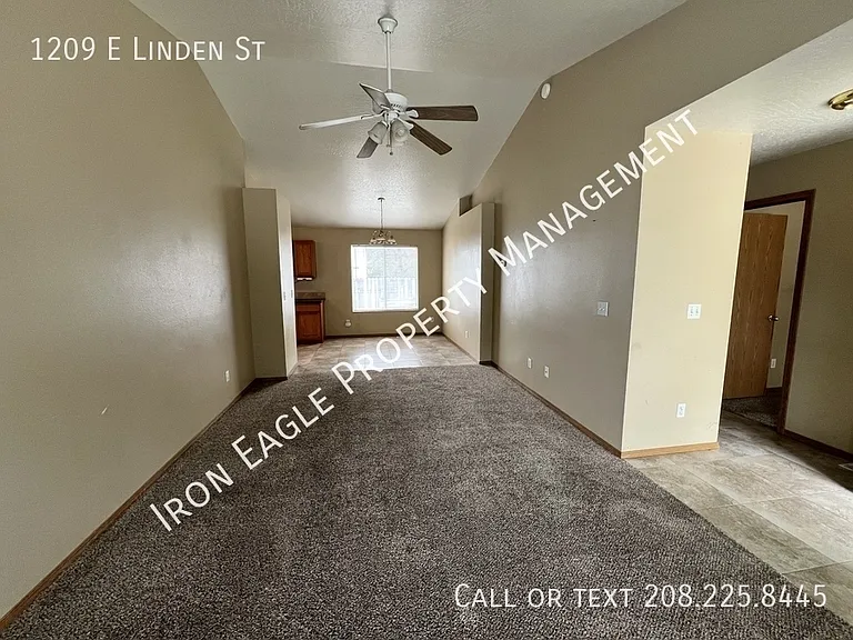 1209 E Linden St — Photo 3