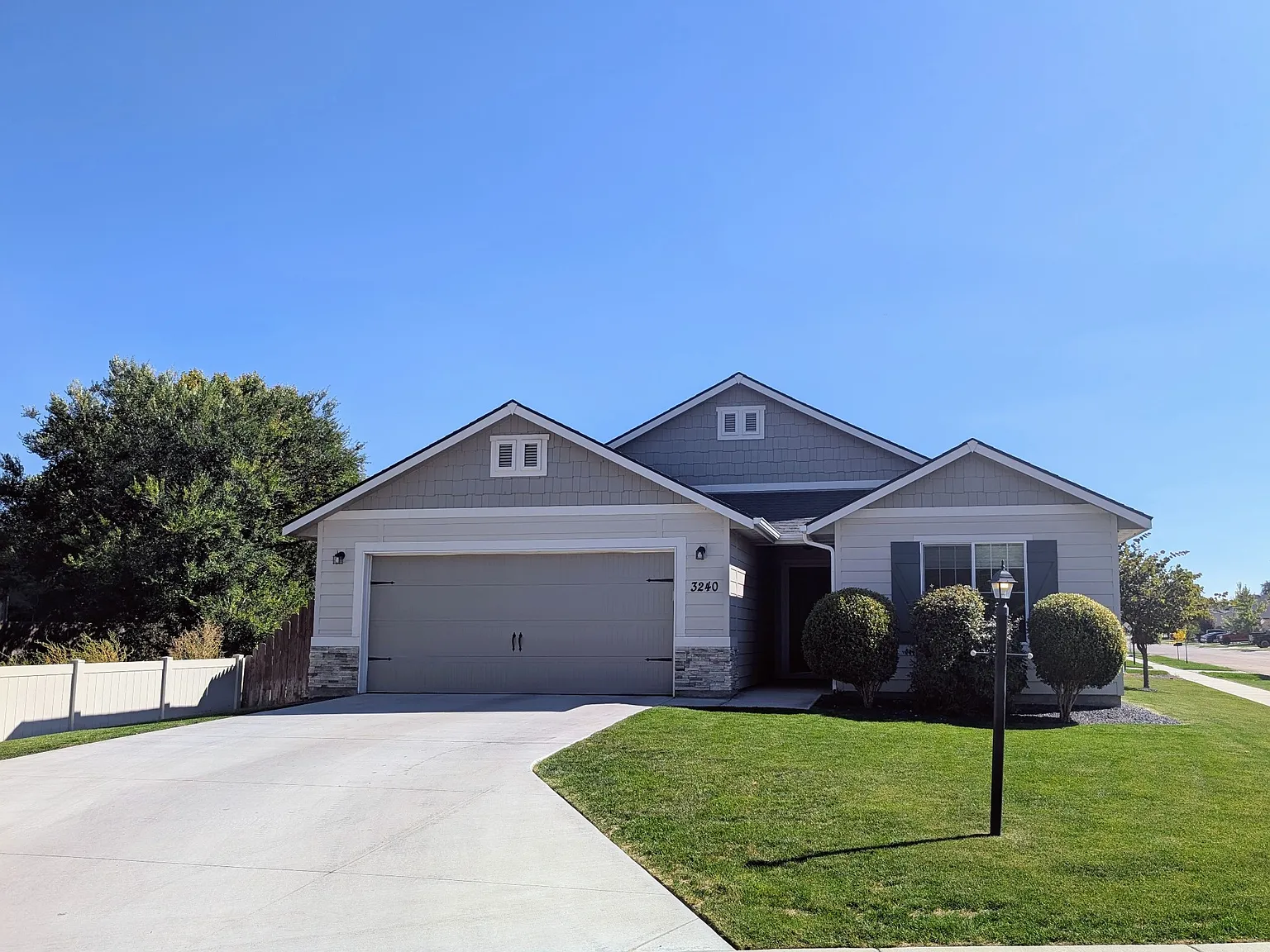 4 bed, 1845 sqft, $2,400 — Photo 1