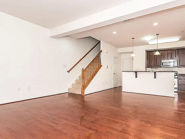 3 bed, 2.5 bath, $3,200 — Photo 3