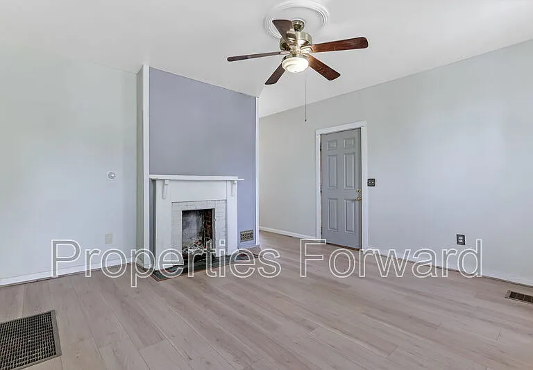 673 E Sycamore St — Photo 7
