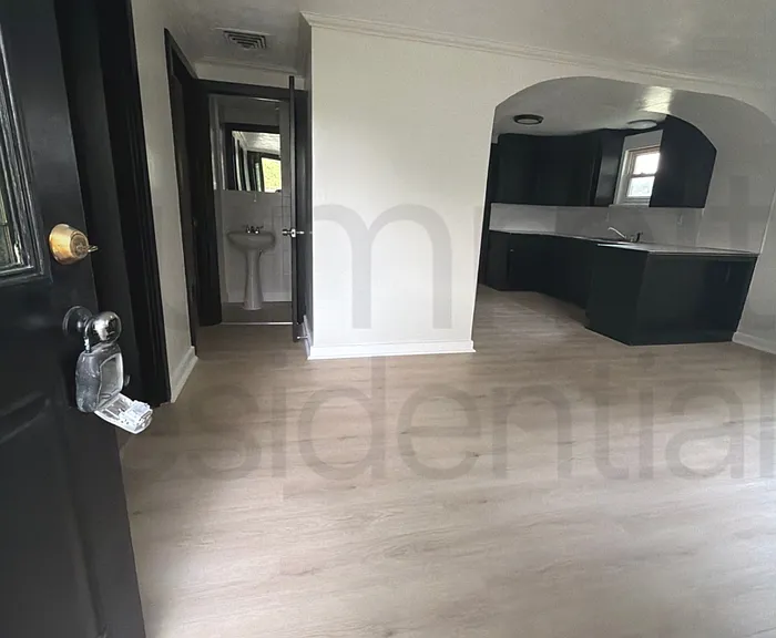 32 Market St — Photo 1