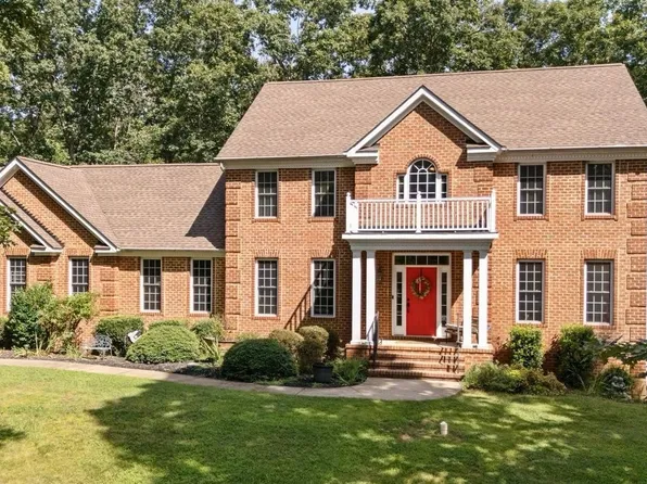 8801 General Couchs Ct, Fredericksburg, VA 22407