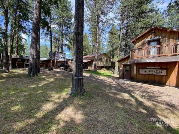 813 Camas Dr, Winchester, ID 83555