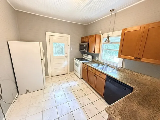 257 S Fulton St — Photo 4