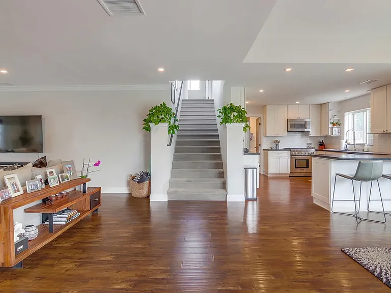 1705 Freda Ln — Photo 6