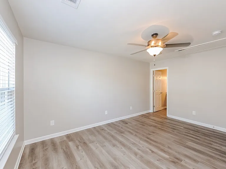 122 Village Pkwy — Photo 10