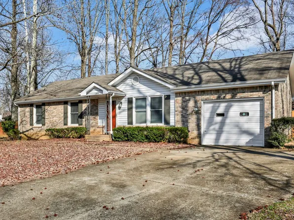 171 W Regent Dr, Clarksville, TN 37043