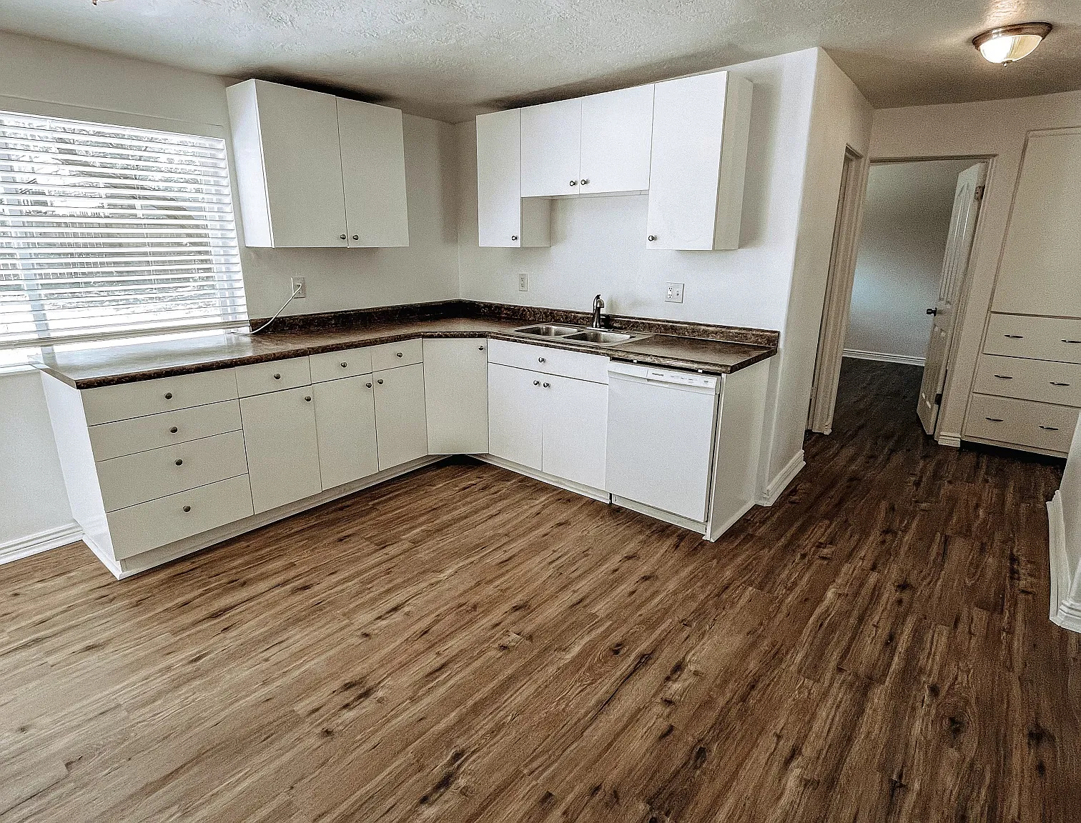 3 bed, 1100 sqft, $1,999 — Photo 2