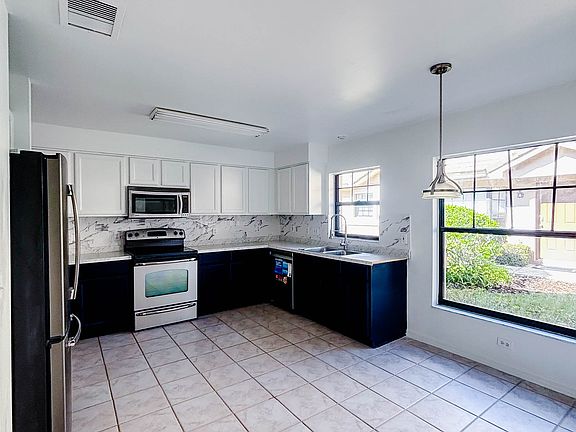 4th image of 17575 Fairmeadow Dr