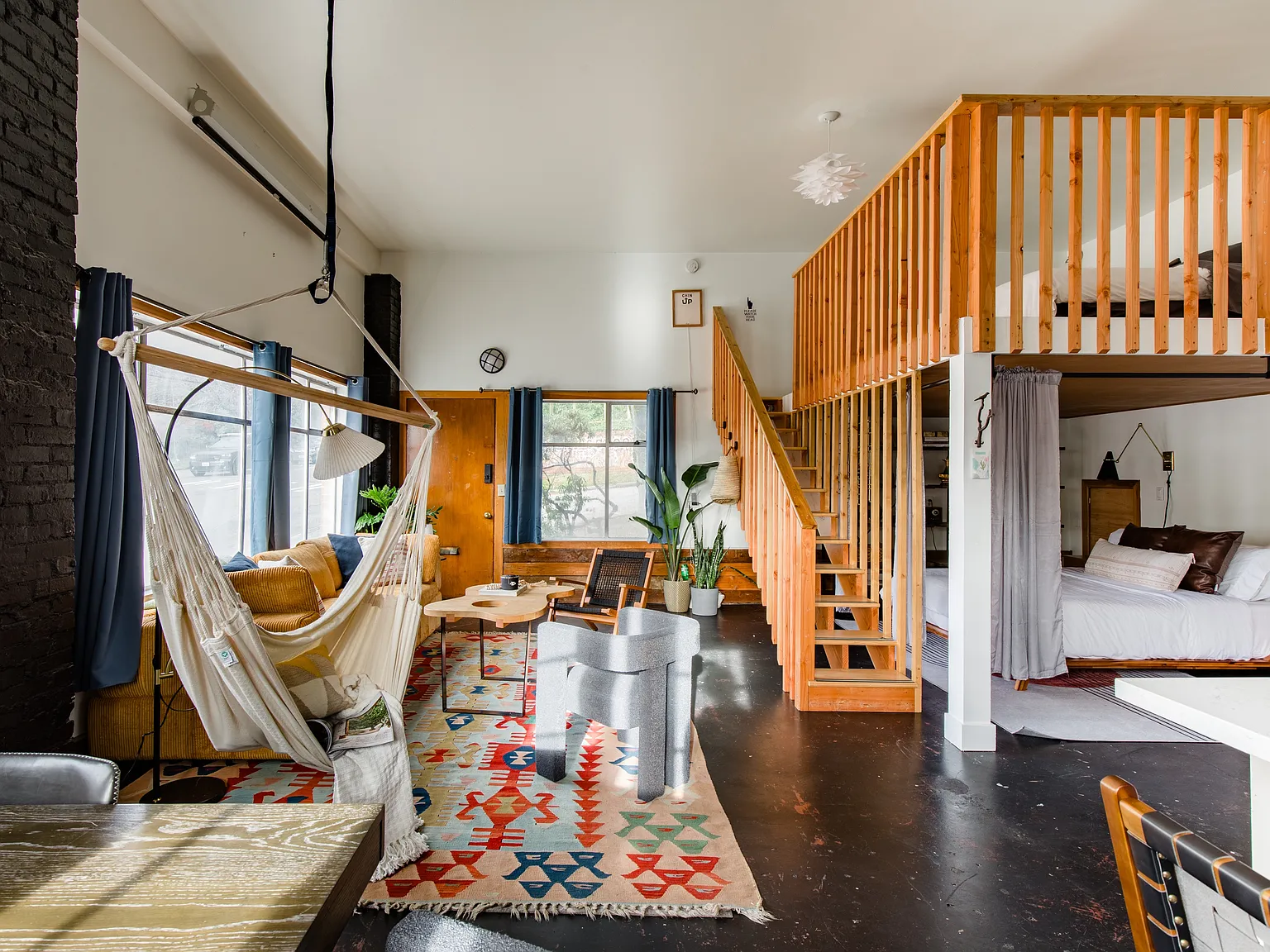 Studio, 900 sqft, $2,500 — Photo 1