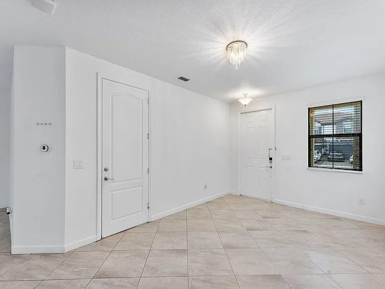 12756 Anthorne Ln S — Photo 5