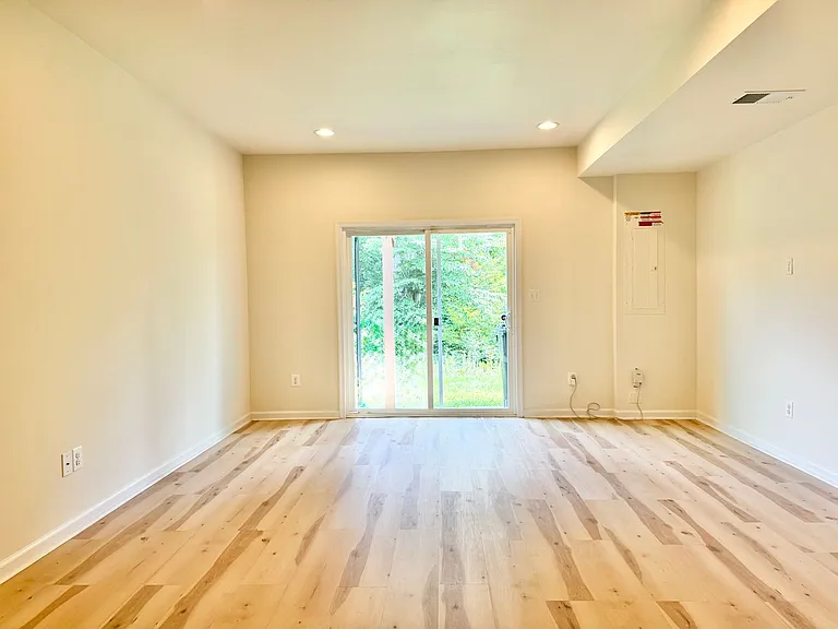 127 Streamview Dr — Photo 32