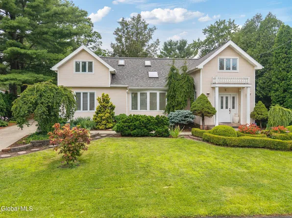 6 Quaker Drive, Schenectady, NY 12309
